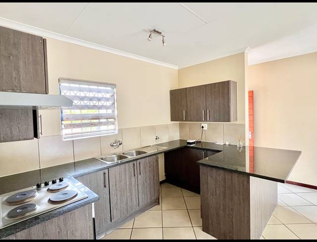 3 BEDROOM TOWNHOUSE FOR SALE IN THE REEDS